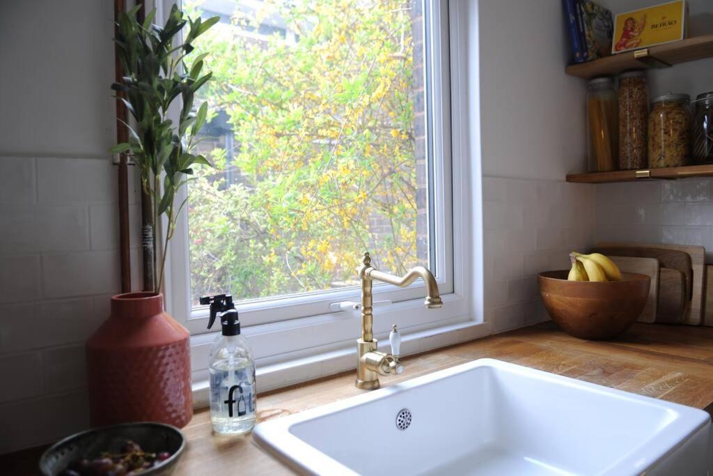 Light Filled Mid- Century 3 Bed Cottage In Dulwich London Bagian luar foto